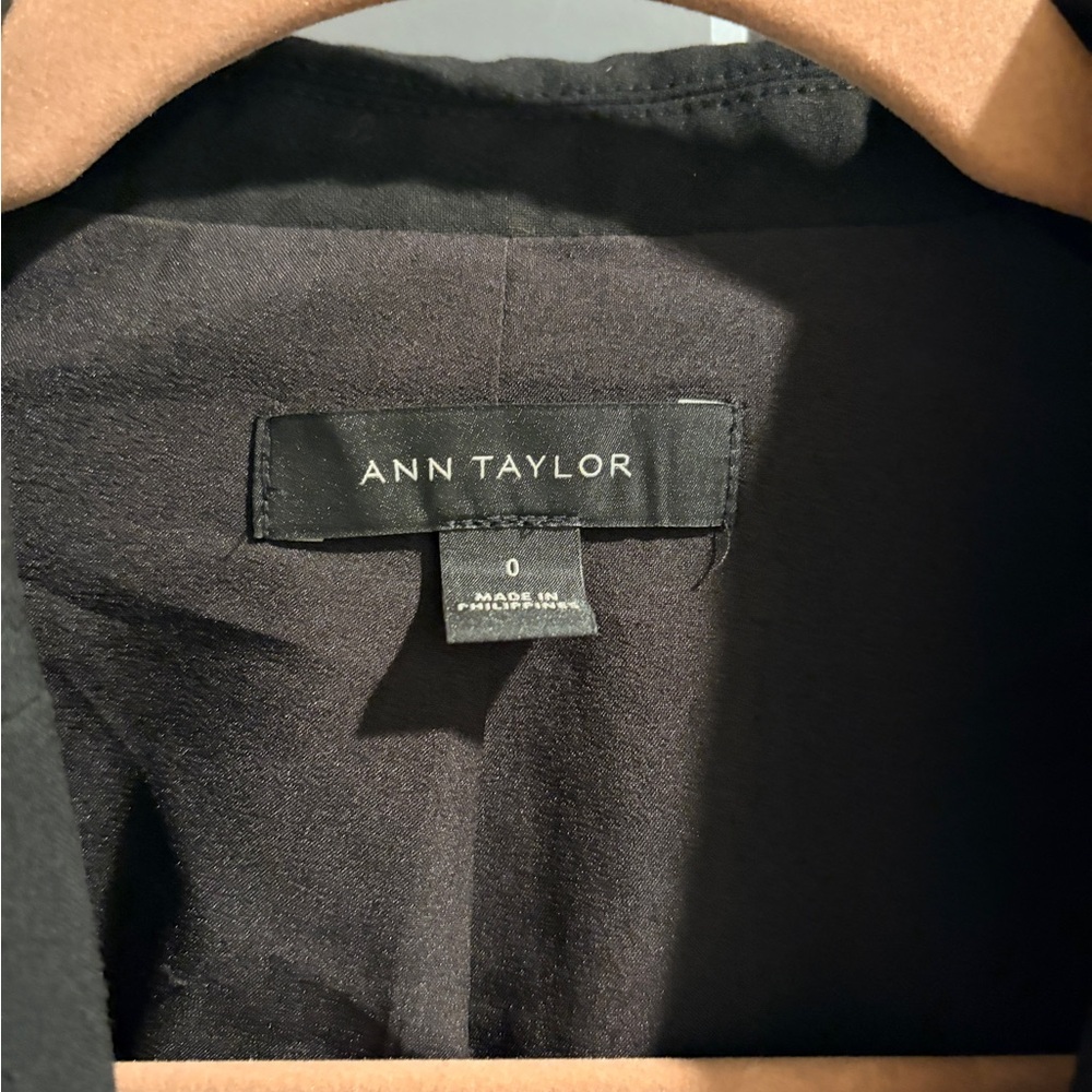 Ann Taylor Black 2-Piece Suit Blazer & Sleeveless Sheath Dress Size 0 - Picture 3 of 9